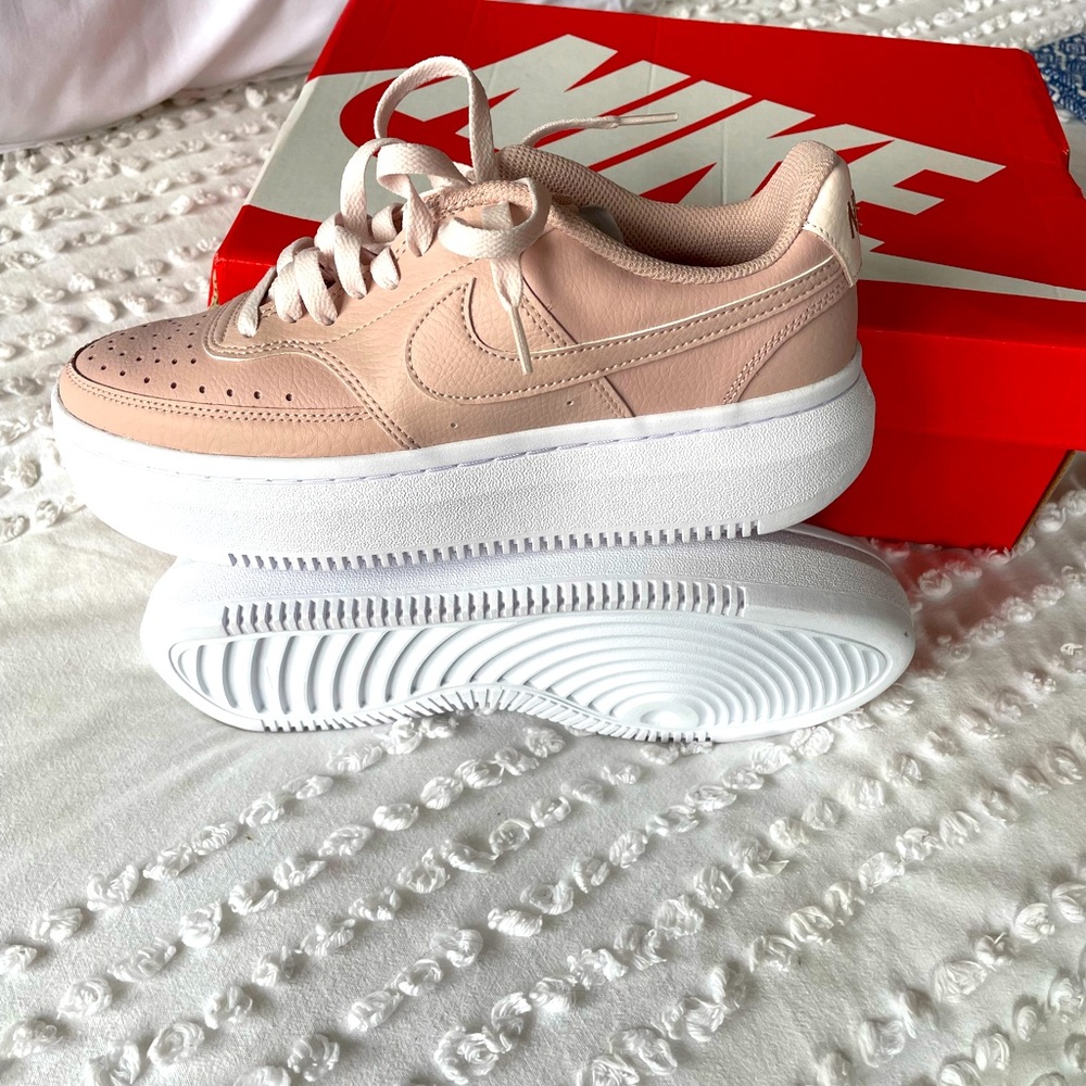 Pink platform Nike’s 9.5